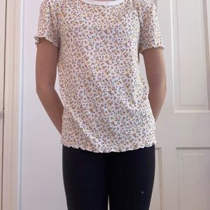 So flower tee shirt size small